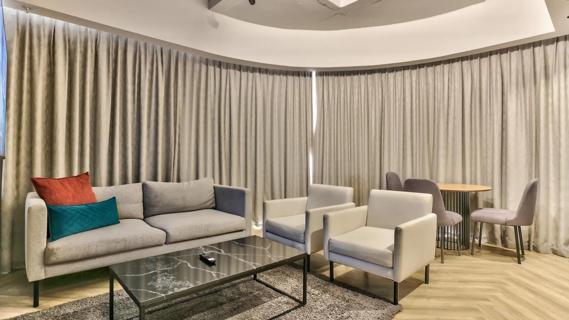 Hotel Wink Aparthotel One Thibault Ciudad del Cabo